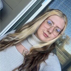 Meet your Posher, Dacey